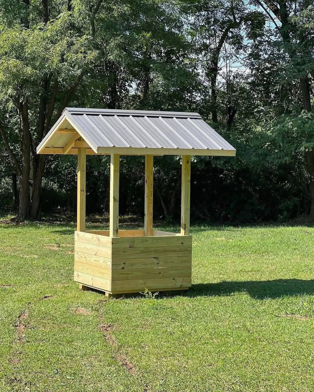 Covered Horse Hay Feeder – Built for Durability & Clean Feeding - Image 2