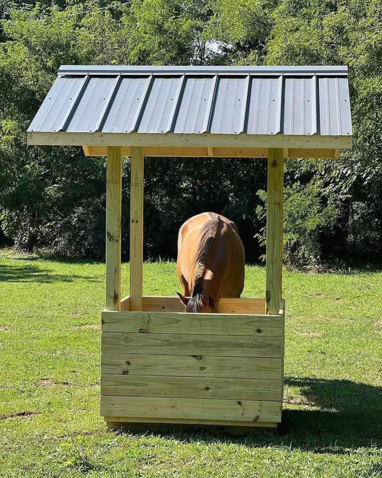 Covered Horse Hay Feeder – Built for Durability & Clean Feeding - Image 3