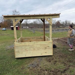 Hay Feeder for both 4×5 round bales and 3×3×7 large square bales